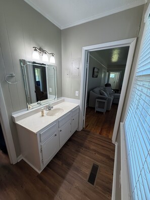 Shower, hair dryer, towels, soap - The Country Farmhouse offers five bedrooms and is located in peaceful location. (Lyons)