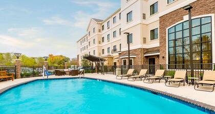 Accessible 2BR Suite w/ Daily Breakfast & Pool