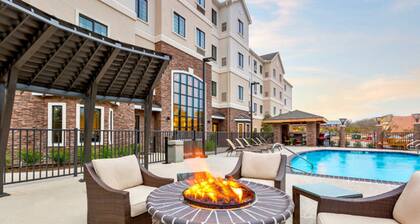 Accessible 2BR Suite w/ Daily Breakfast & Pool