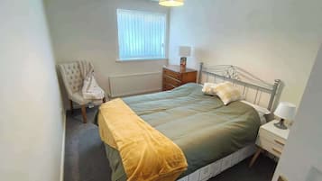 2 bedrooms, iron/ironing board, free WiFi, bed sheets