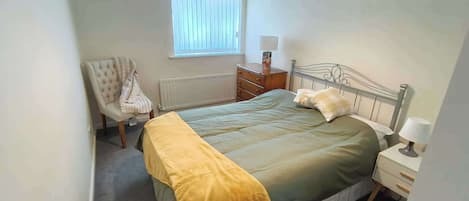 2 bedrooms, iron/ironing board, free WiFi, bed sheets