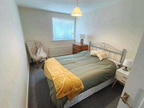 2 chambres, fer et planche à repasser, Wi-Fi gratuit, draps fournis
