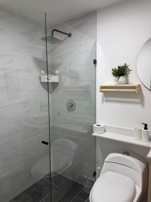 Towels, soap, toilet paper - 180° Terrace + Coworking Space at the San Javier Metro Station (Estadio) (Medellín)