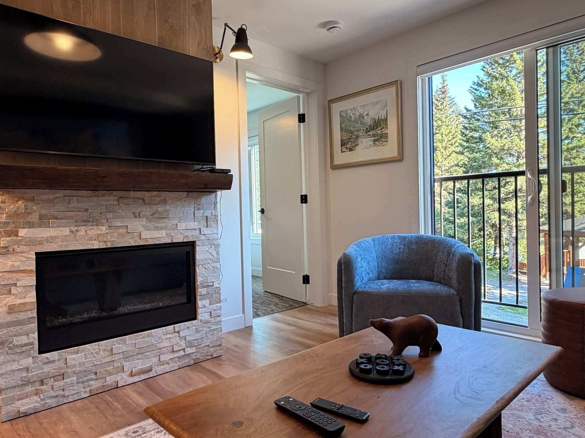 TV, fireplace, offices