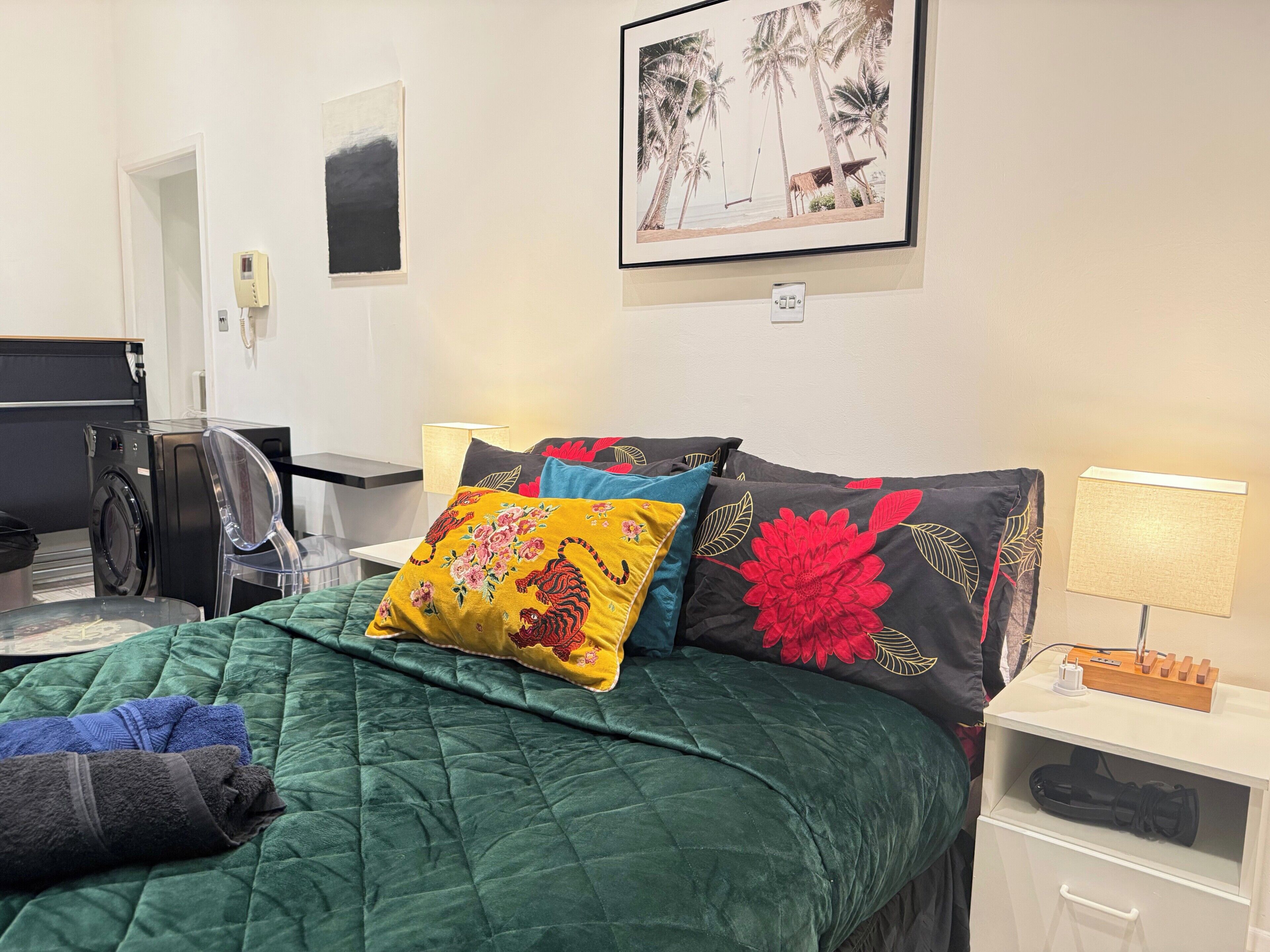 Iron/ironing board, free WiFi, bed sheets