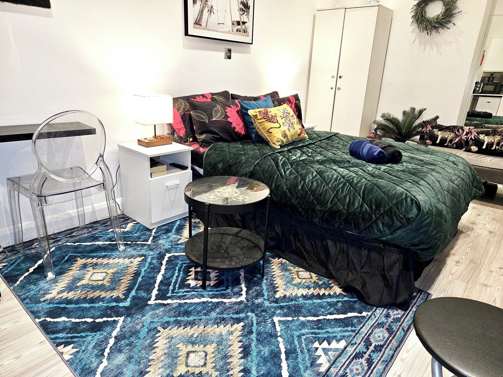 Iron/ironing board, free WiFi, bed sheets