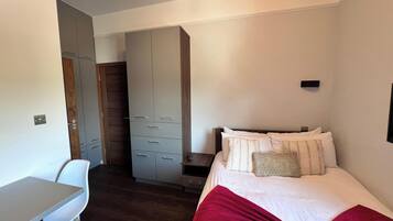 Iron/ironing board, free WiFi, bed sheets