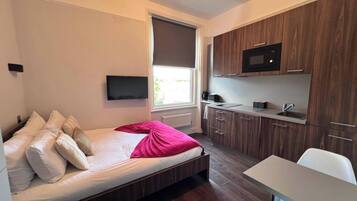 Iron/ironing board, free WiFi, bed sheets