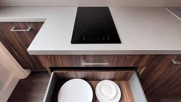 Fridge, microwave, stovetop, dishwasher