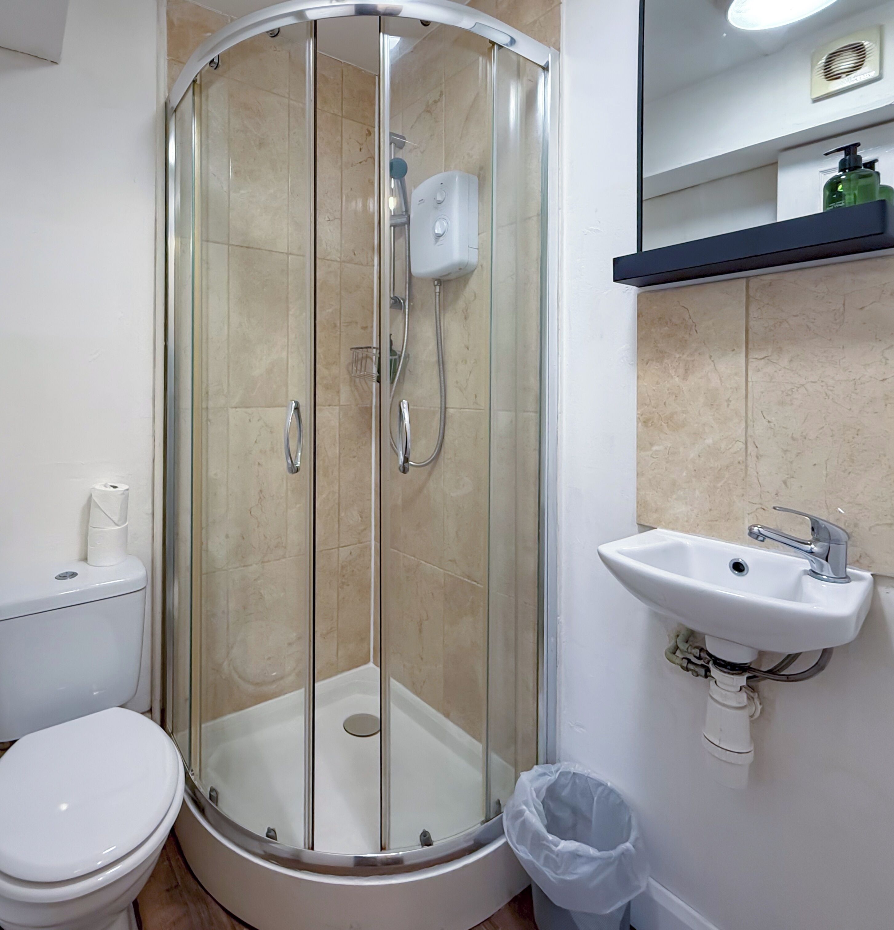 Shower dan handuk