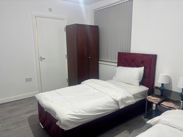 Room - Homes Rentals Studio Sleeps 3 With Wifi (Dudley)