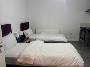 Bügeleisen/Bügelbrett, kostenloses WLAN, Bettwäsche