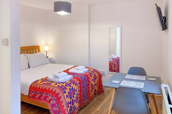 WiFi (free), bed sheets
