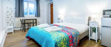 Iron/ironing board, free WiFi, bed sheets