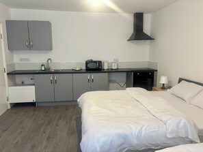 Bügeleisen/Bügelbrett, kostenloses WLAN, Bettwäsche