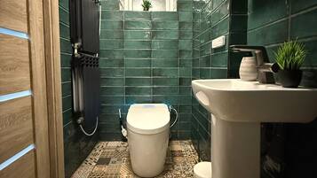 Shower, towels