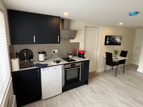 River Studio, Sleeps 2 With Parking & Dog Friendly