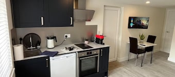 River Studio, Sleeps 2 With Parking & Dog Friendly