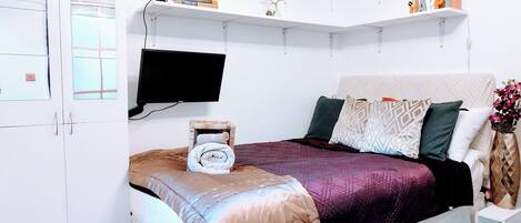 Iron/ironing board, WiFi (free), bed sheets