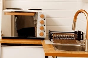 Fridge, oven, electric kettle, toaster - Cozy Studio Zulu, Central London (London)