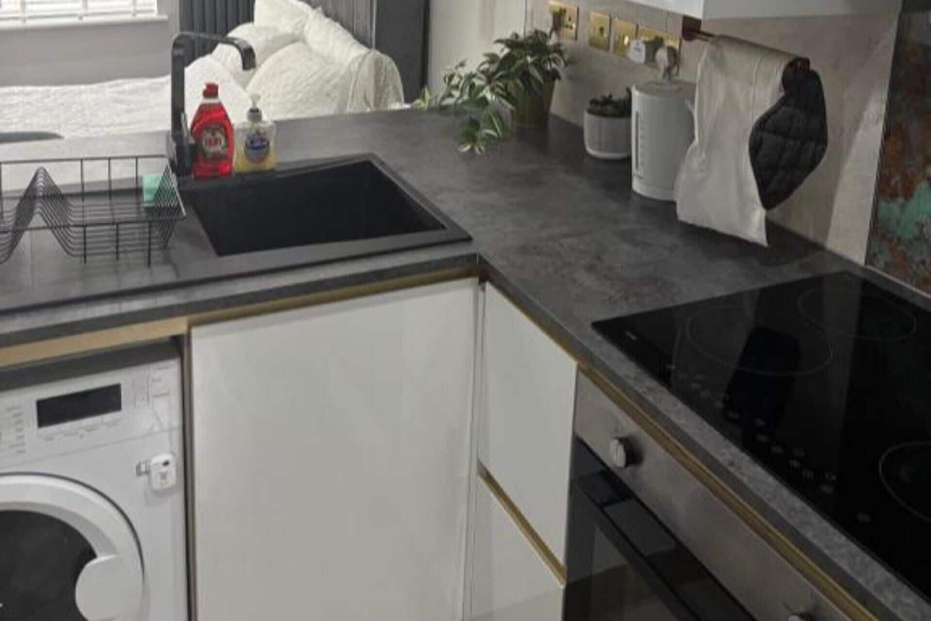 Geladeira, micro-ondas, fogão, cooktop