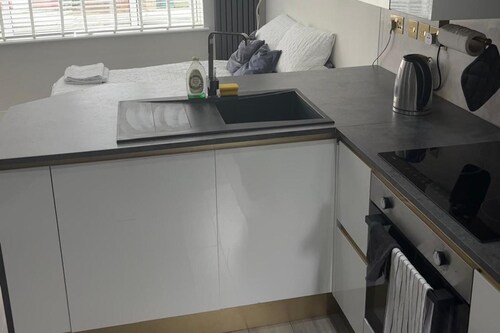 Studio - Parking - Wifi - Sleeps 2