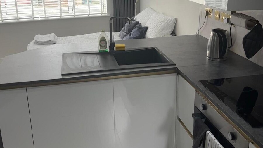 Studio - Parking - Wifi - Sleeps 2