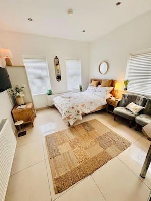 Room - 1 Bed Flat - Sleeps 2 - Parking - Garden (Londonderry)