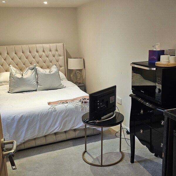Cosy Studio Getaway - Free Parking & Central Links - Thurrock