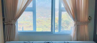 Studio - Sleeps 5 - Parking - Wifi