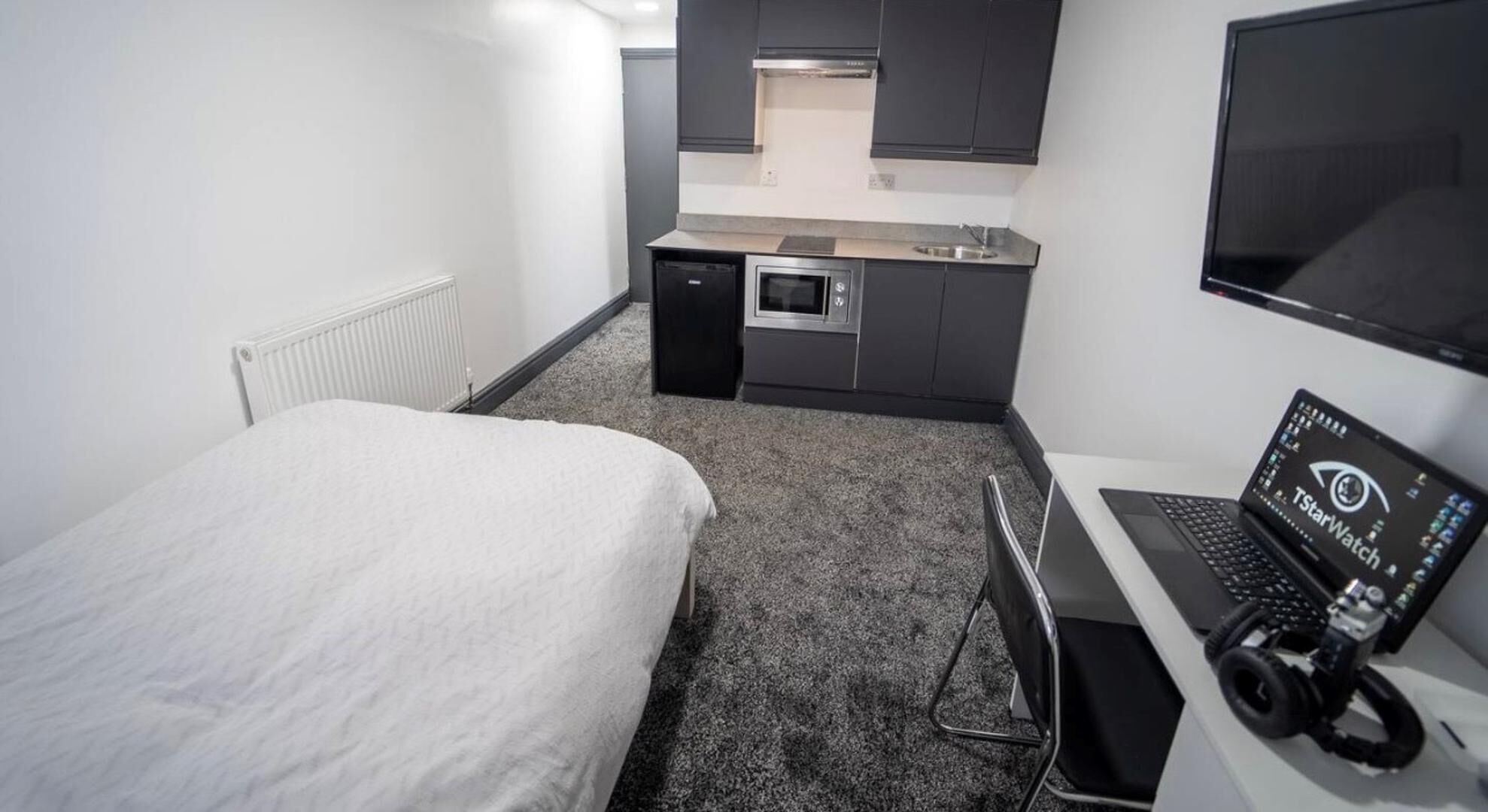 Iron/ironing board, free WiFi, bed sheets