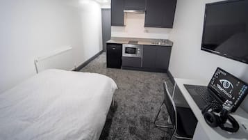 Iron/ironing board, free WiFi, bed sheets