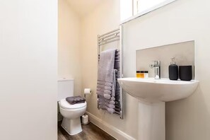 Shower, hair dryer, towels - Style 7 - Modern Studio Near dmu & Lri (Leicester)