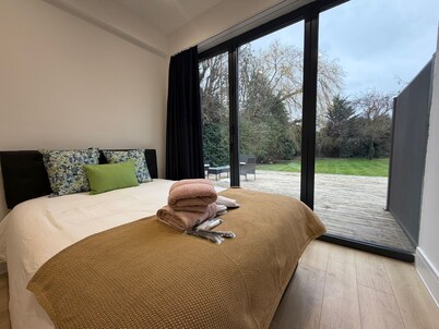 Studio - Sleeps 2 - Free Parking
