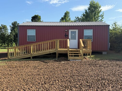 Lightfoot LakeHouse - Terrific 1-bedroom house in cozy Huxley, TX at Toledo Bend