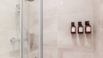 Shower, towels