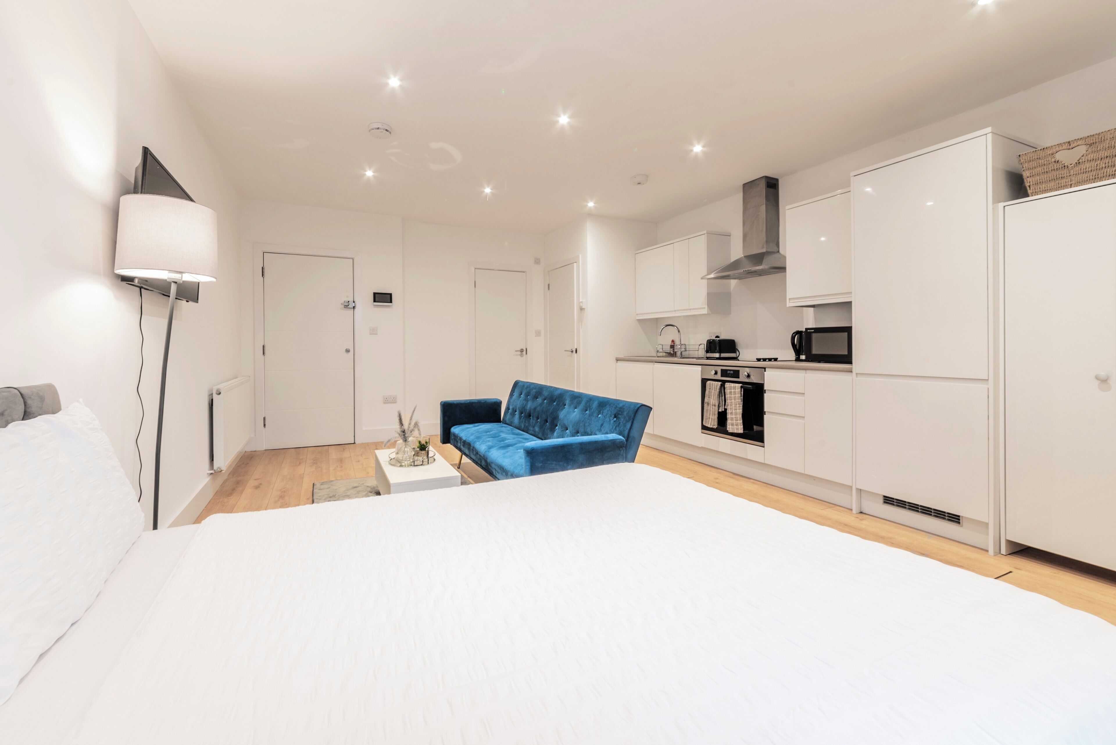 Iron/ironing board, WiFi (free), bed sheets