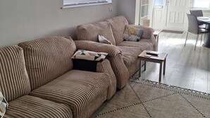 Living area - Studio Sleeps 2 - Pets Welcome - Enclosed Garden (Bognor Regis)