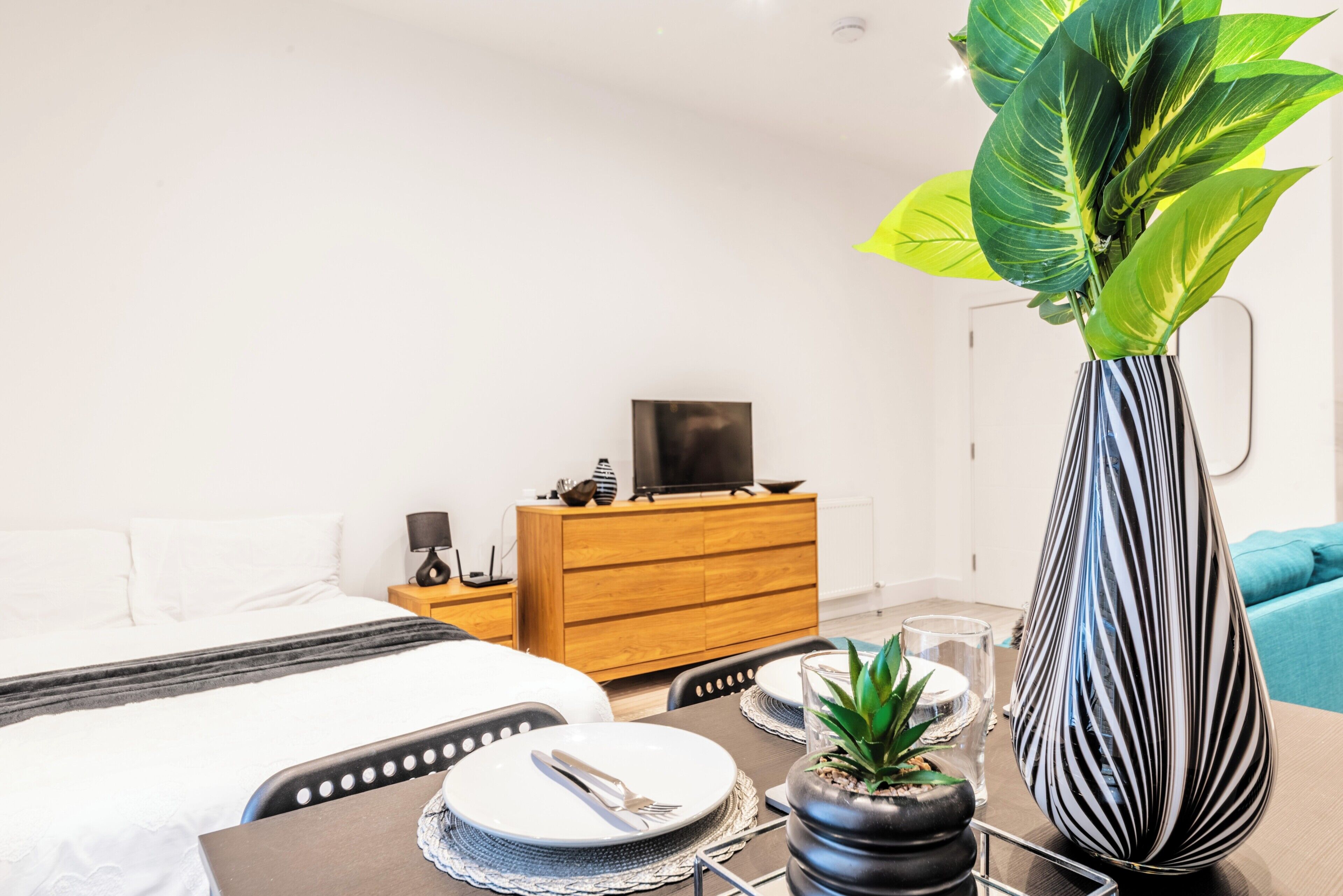 Iron/ironing board, WiFi (free), bed sheets