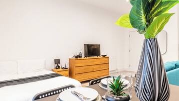 Iron/ironing board, WiFi (free), bed sheets