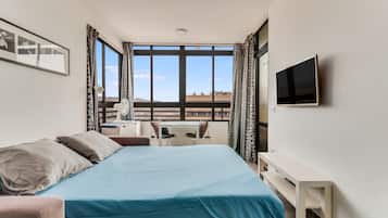 Tabla de planchar con plancha, wifi gratis, ropa de cama
