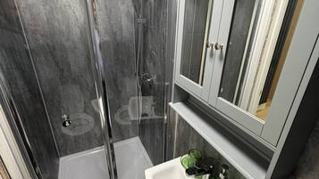 Shower, towels