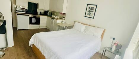 Iron/ironing board, free WiFi, bed sheets
