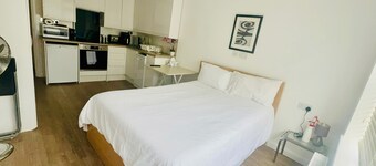 Studio - Sleeps 2 - Wifi - Parking