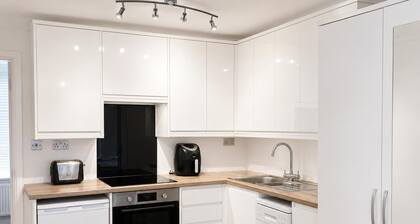 Studio - Sleeps 2 - Wifi - Parking