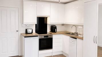 Microwave, oven, dishwasher, electric kettle