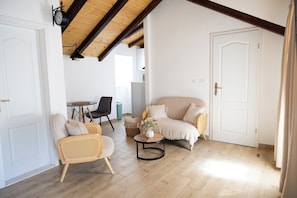 Living area - Beautiful Studio Apartment Close to the Beach (Kastela)