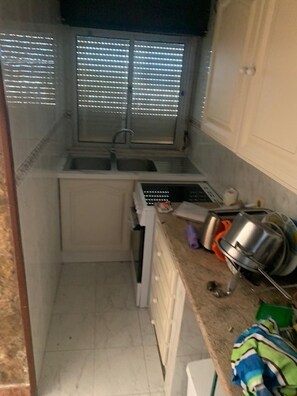 Fridge, oven, toaster - Sleeps2-freeparking-walktobeach-carvoeiro (Lagoa)