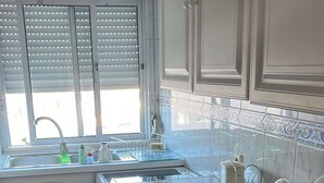 A kitchen with a window, a sink, and a countertop. - Sleeps2-freeparking-walktobeach-carvoeiro (Lagoa)