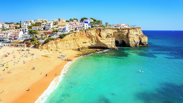 A coastal town with a beach, clear turquoise waters, and buildings on a cliff. - Sleeps2-freeparking-walktobeach-carvoeiro (Lagoa)